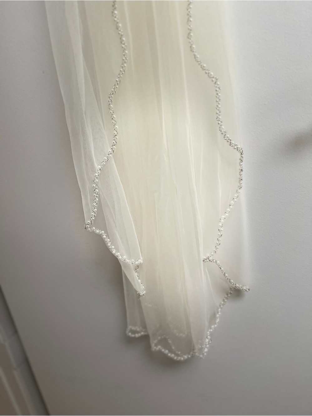 Beaded Pearl ivory white fingertip-length, angel-cut veil - white/ivory - Picture 3 of 4